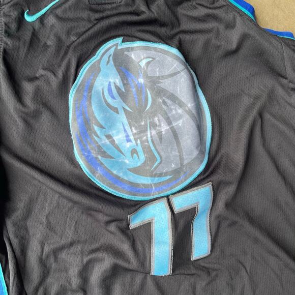 LUKA DONCIC MAVERICKS JERSEY BLACK FADED LARGE - Picture 4 of 5